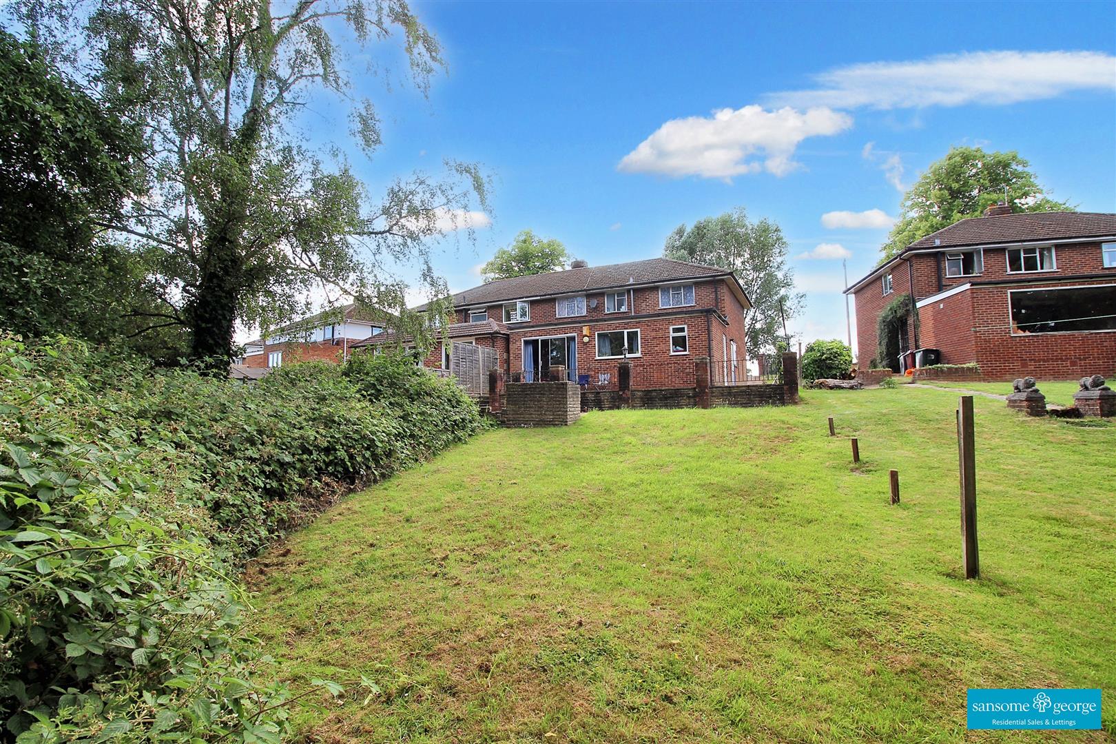 3 bed property in St. Saviours Road, Reading